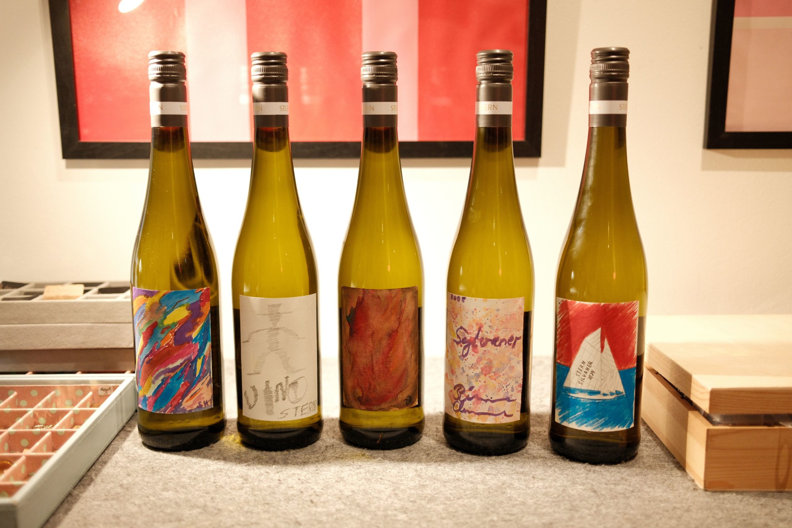 Weinetikett-Workshop in München: Kreativer Abend mit Wein